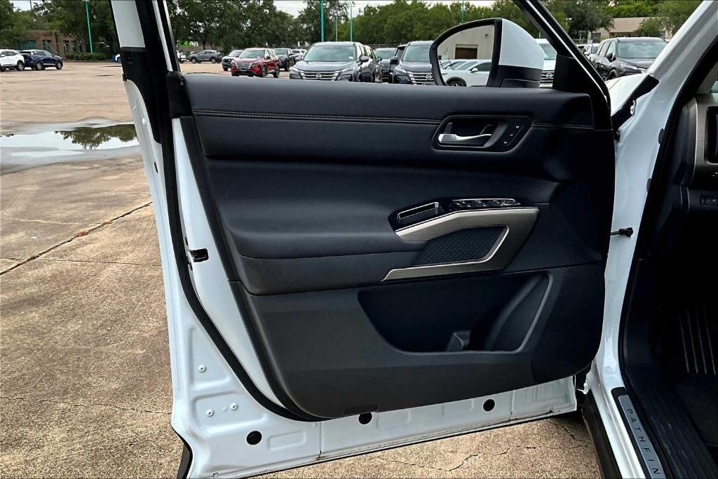 new 2025 Nissan Pathfinder car, priced at $48,135