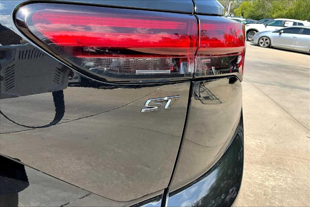 used 2023 Buick Envision car, priced at $22,995
