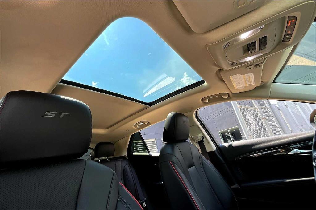 used 2023 Buick Envision car, priced at $22,995