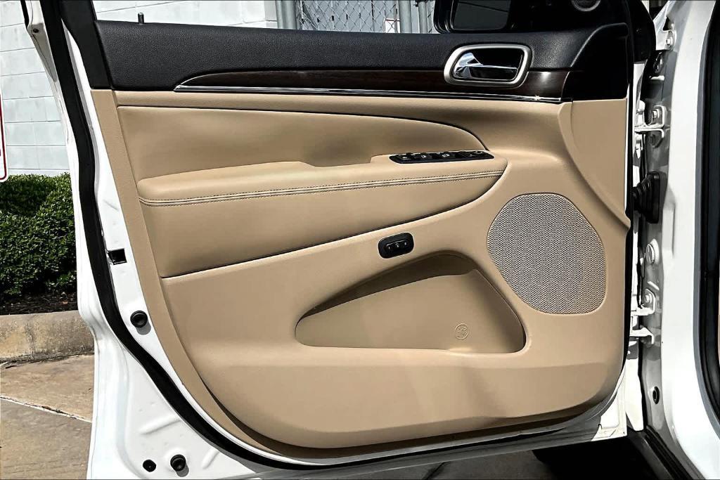 used 2014 Jeep Grand Cherokee car, priced at $10,900