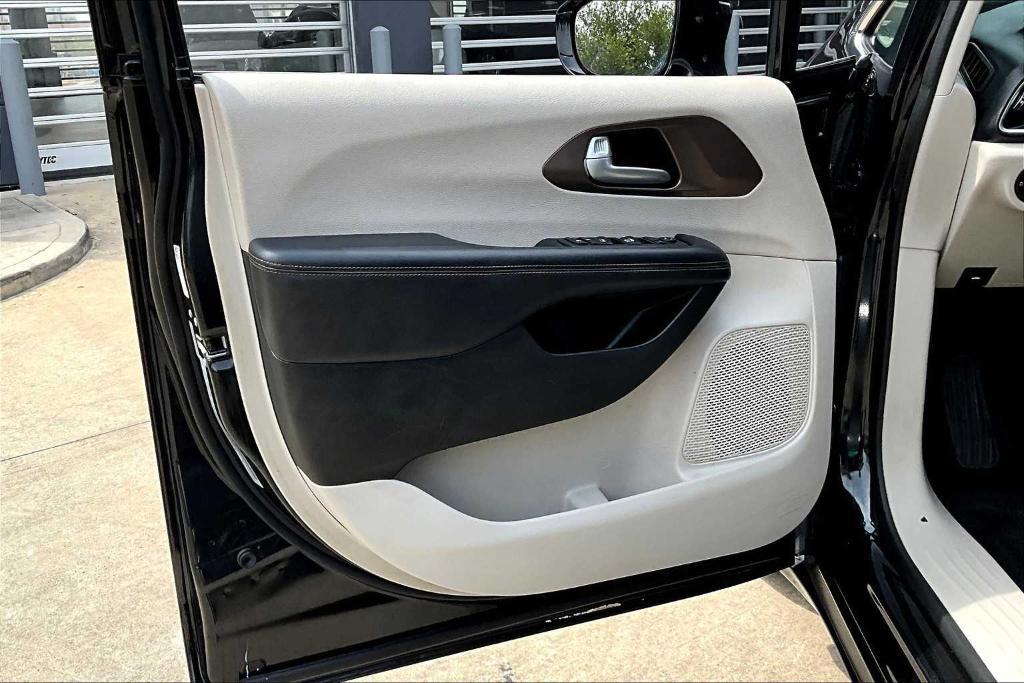 used 2018 Chrysler Pacifica car, priced at $8,695