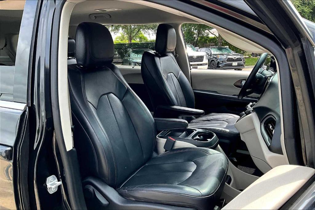 used 2018 Chrysler Pacifica car, priced at $8,695