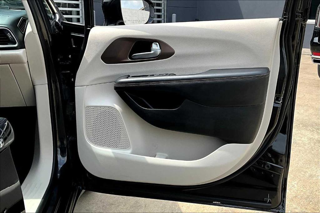used 2018 Chrysler Pacifica car, priced at $8,695