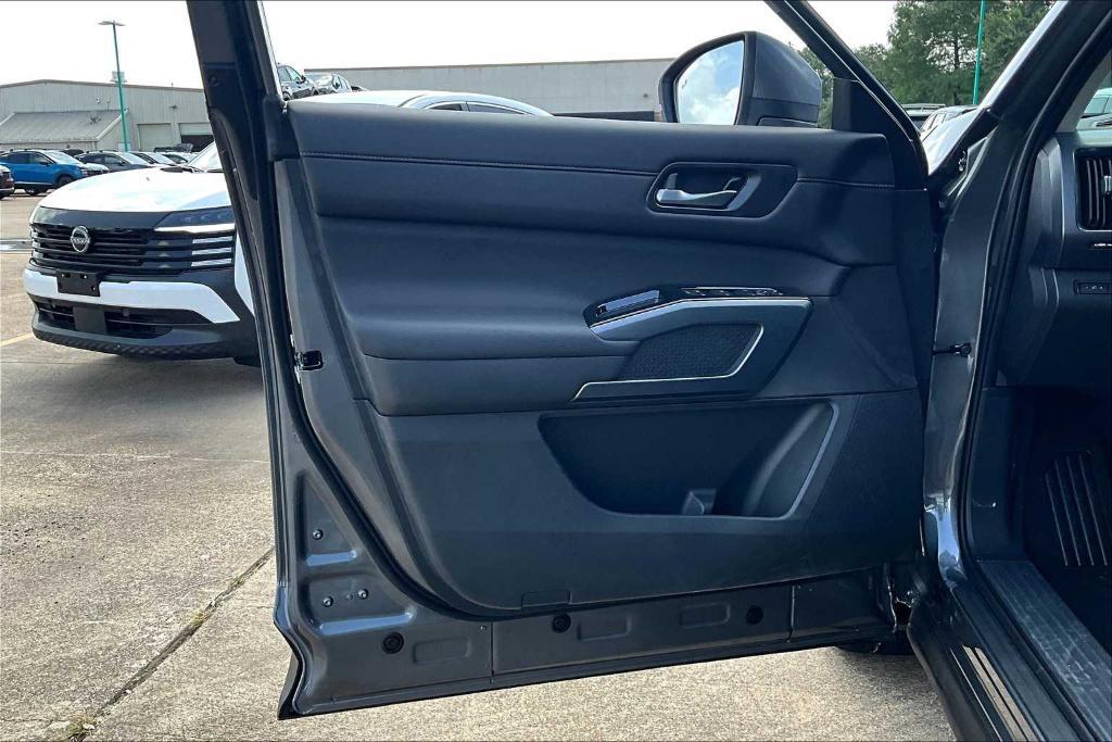 new 2025 Nissan Pathfinder car, priced at $40,780