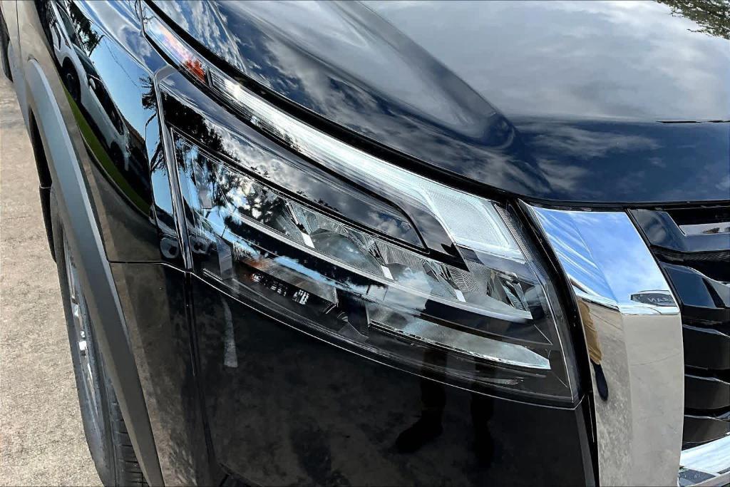 new 2025 Nissan Pathfinder car, priced at $32,728