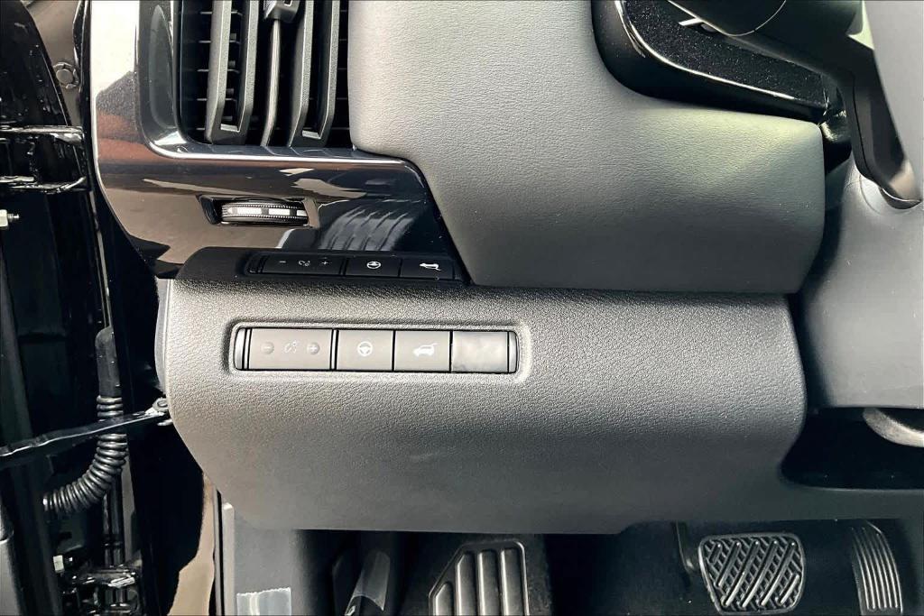 new 2025 Nissan Pathfinder car, priced at $32,728