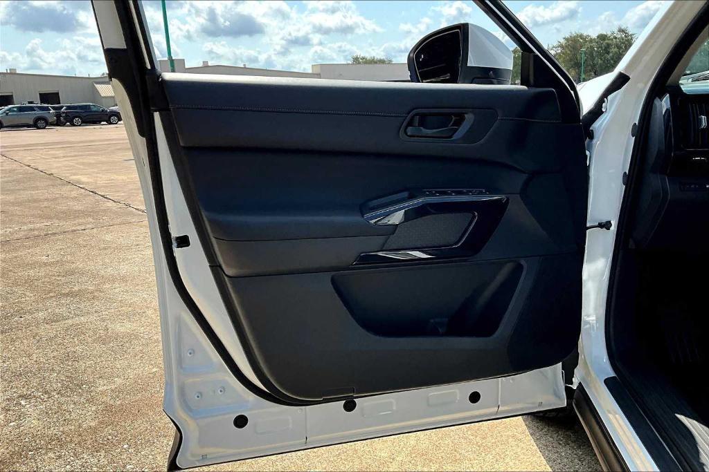 new 2025 Nissan Pathfinder car, priced at $42,225