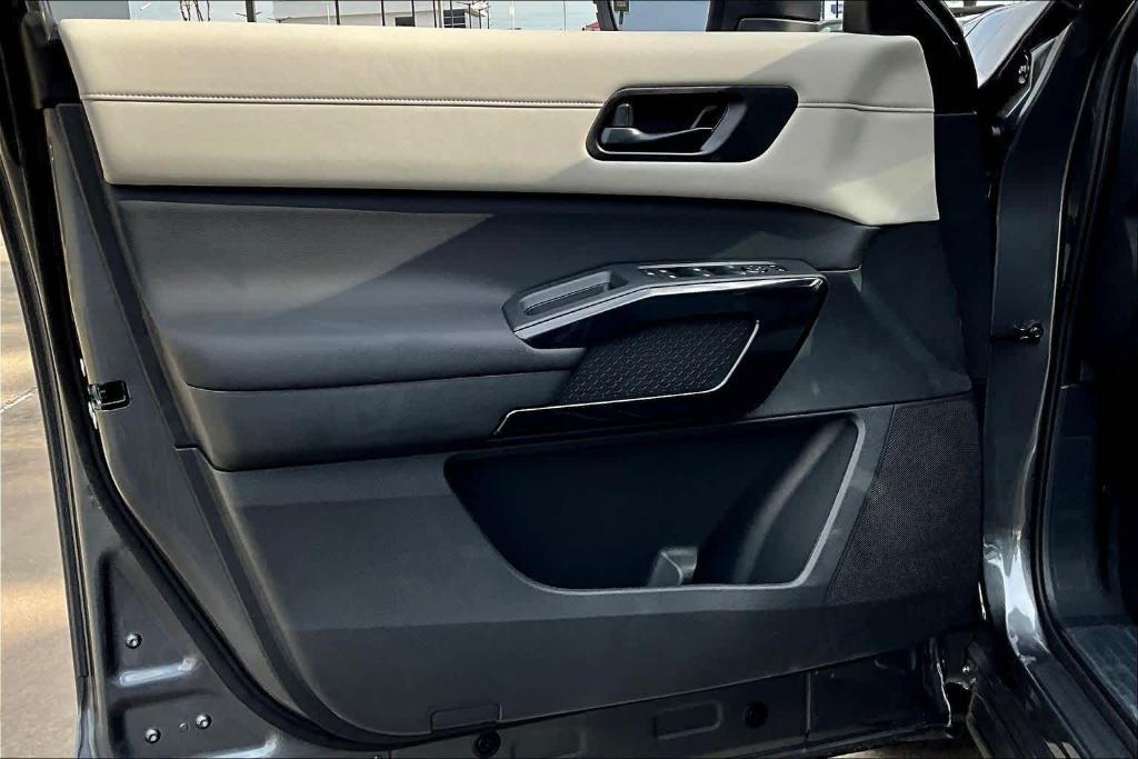 new 2025 Nissan Pathfinder car, priced at $33,223