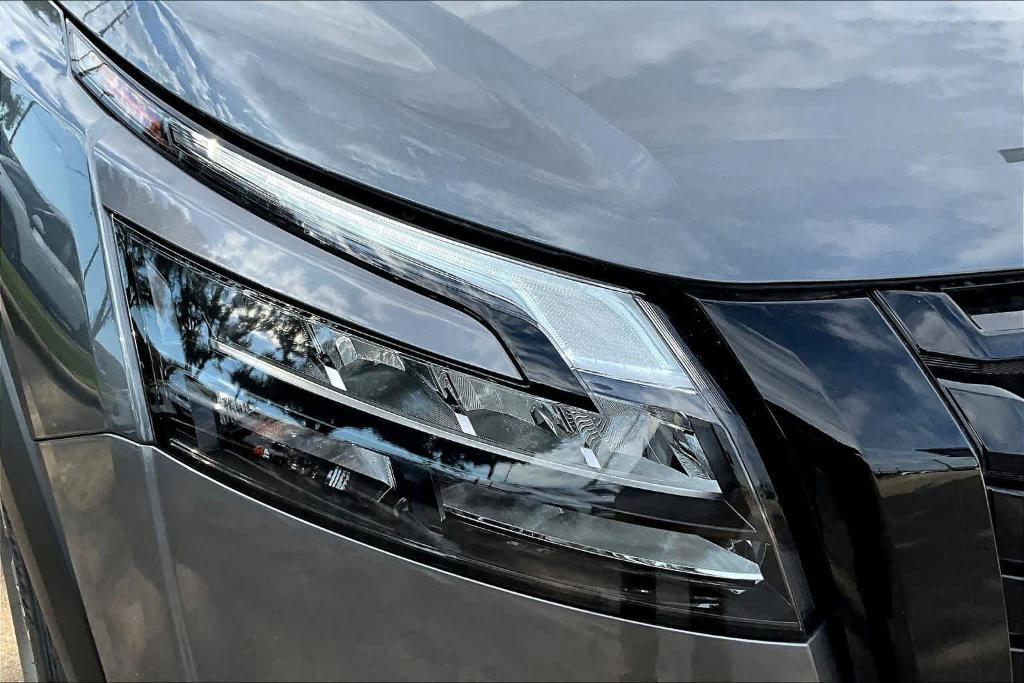 new 2025 Nissan Pathfinder car, priced at $33,223