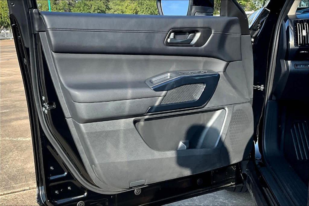 new 2025 Nissan Pathfinder car, priced at $32,728