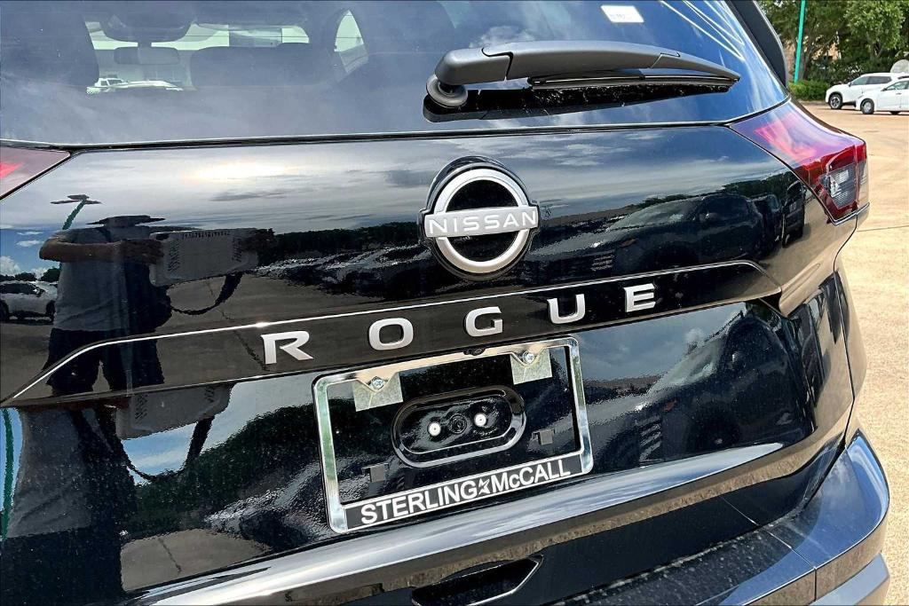 new 2025 Nissan Frontier car, priced at $40,585