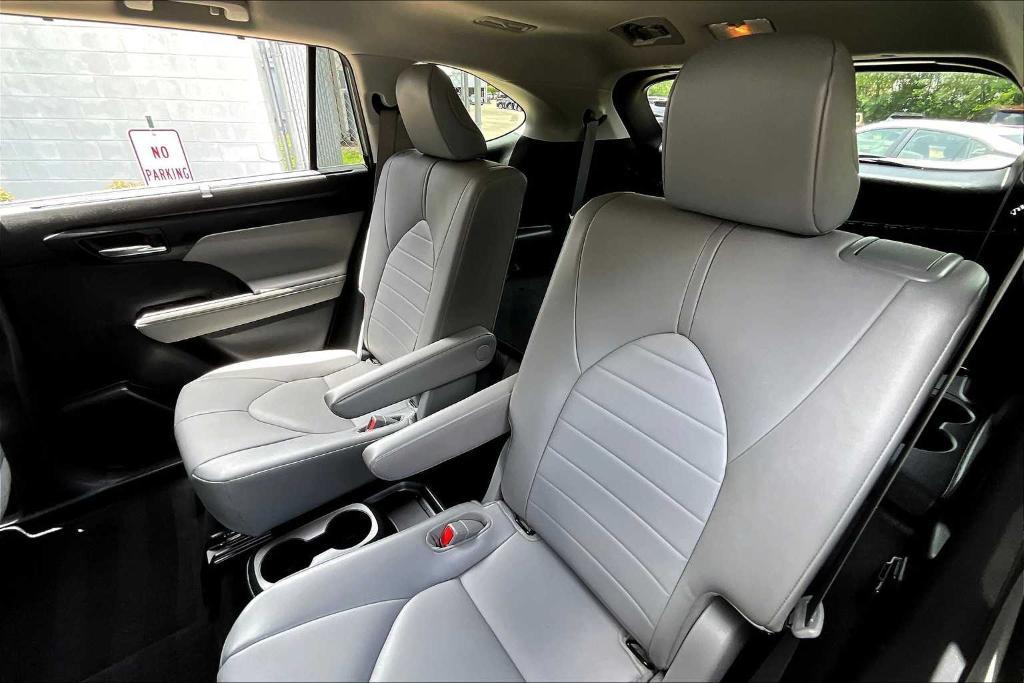 used 2021 Toyota Highlander car, priced at $25,395