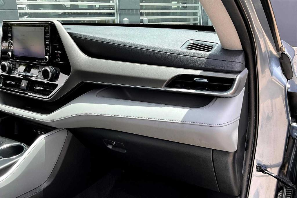 used 2021 Toyota Highlander car, priced at $25,395