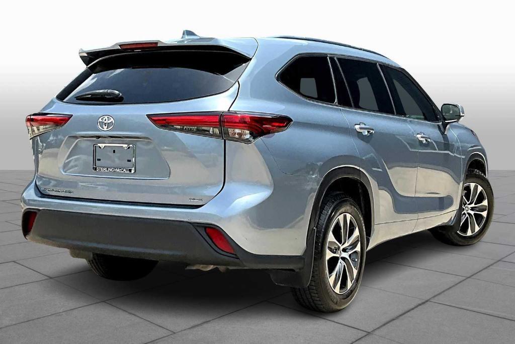 used 2021 Toyota Highlander car, priced at $25,395