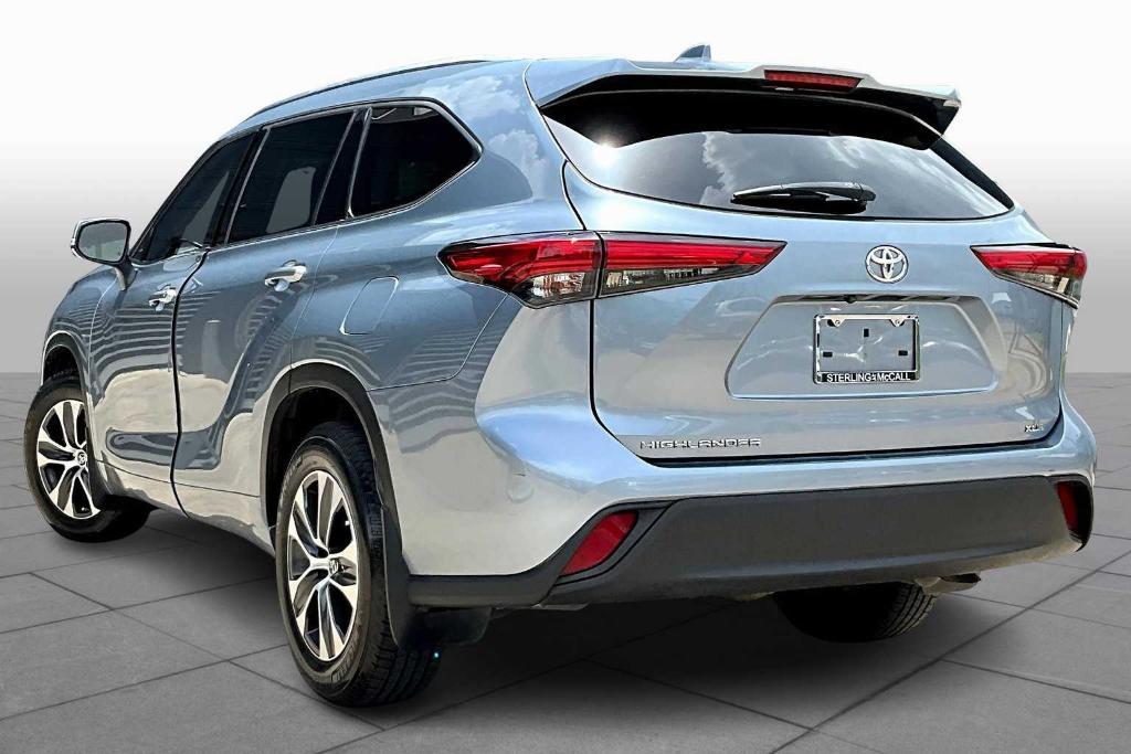used 2021 Toyota Highlander car, priced at $25,395