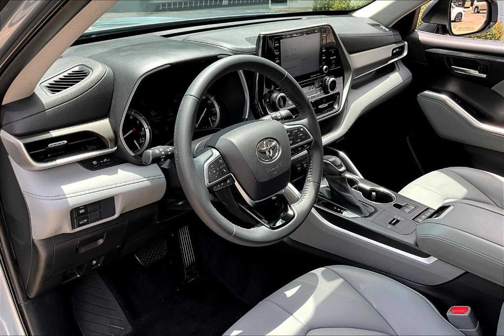 used 2021 Toyota Highlander car, priced at $25,395