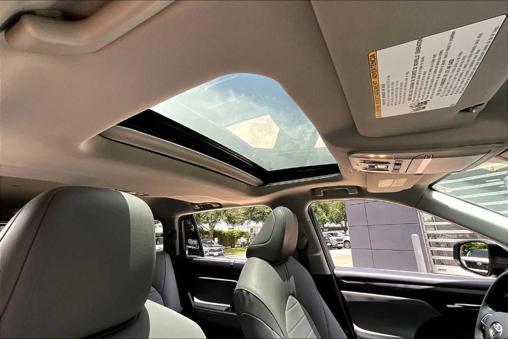 used 2021 Toyota Highlander car, priced at $25,395