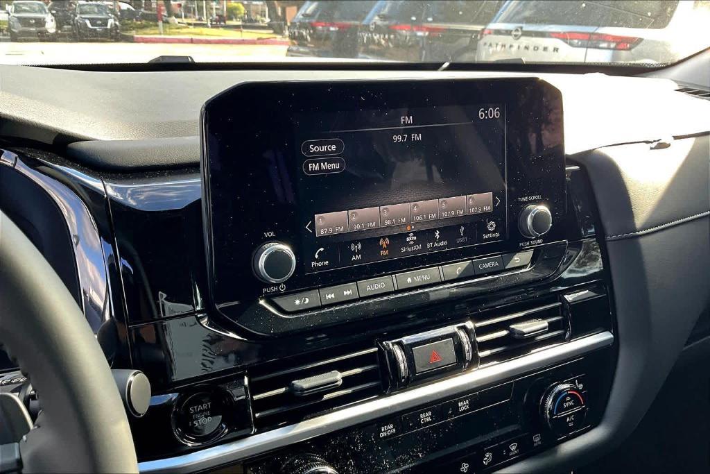 new 2025 Nissan Pathfinder car, priced at $33,673