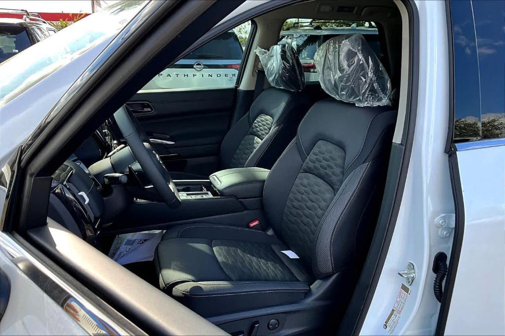 new 2025 Nissan Pathfinder car, priced at $33,673