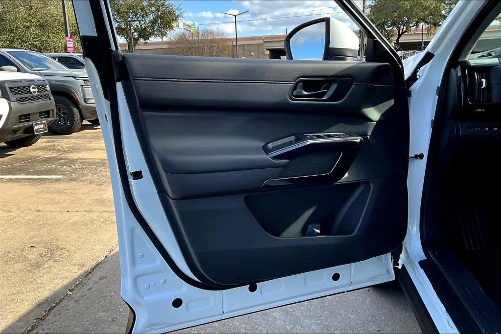 new 2025 Nissan Pathfinder car, priced at $33,673