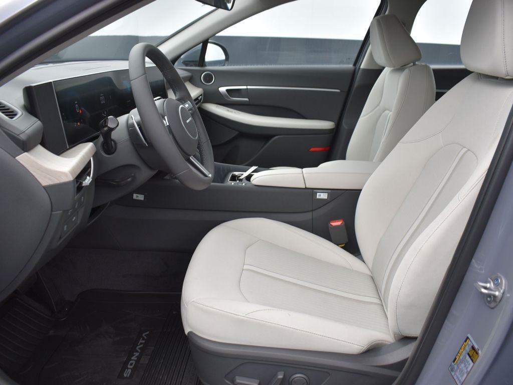 new 2025 Hyundai Sonata Hybrid car, priced at $26,183