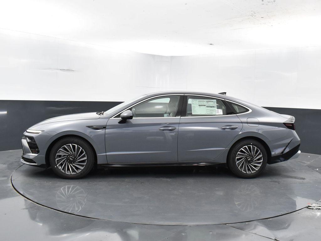 new 2025 Hyundai Sonata Hybrid car, priced at $26,183