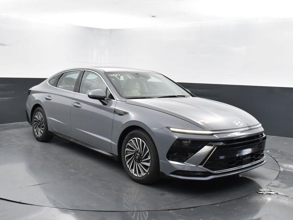new 2025 Hyundai Sonata Hybrid car, priced at $26,183