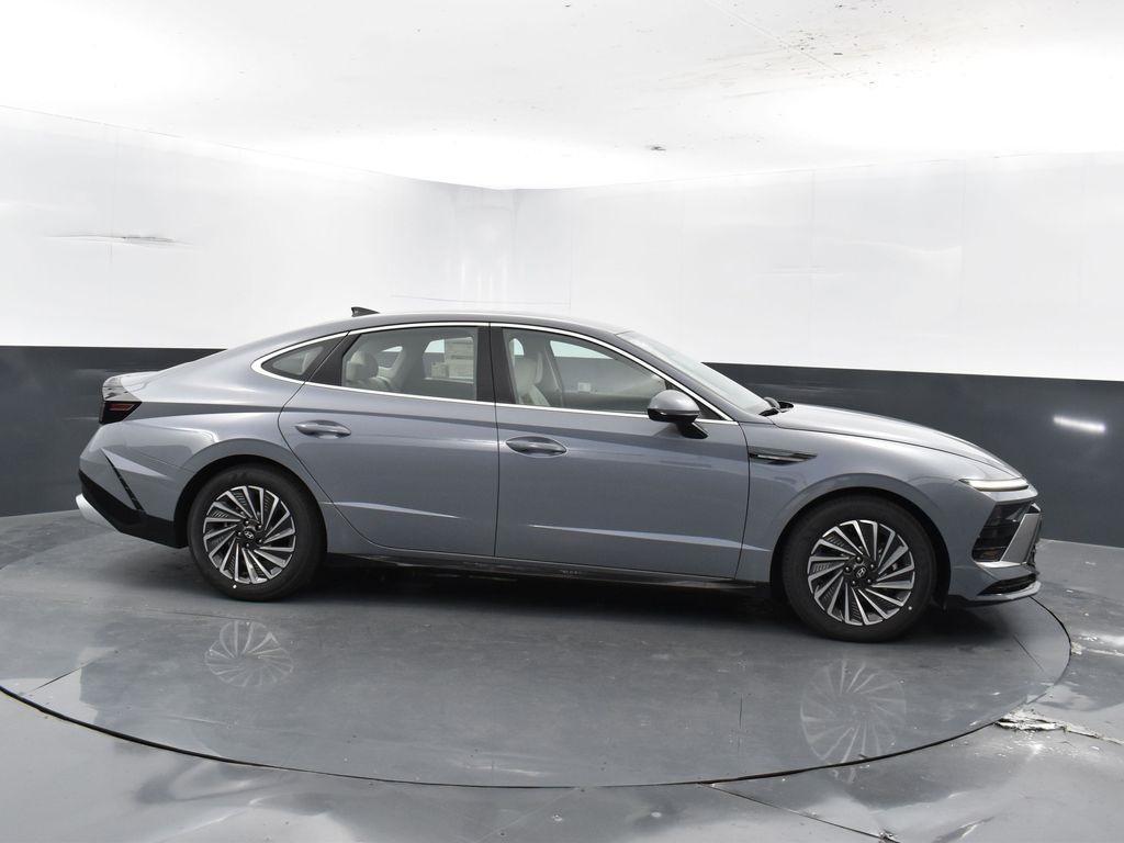 new 2025 Hyundai Sonata Hybrid car, priced at $26,183