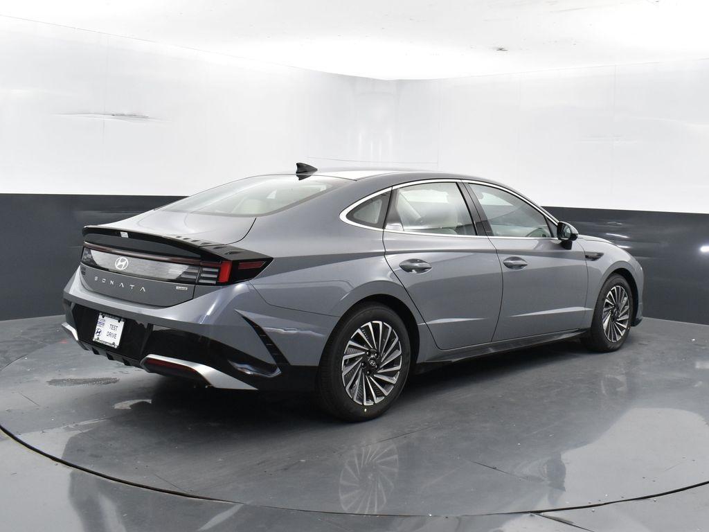 new 2025 Hyundai Sonata Hybrid car, priced at $26,183