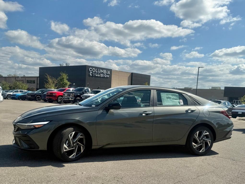 new 2025 Hyundai Elantra car, priced at $23,686