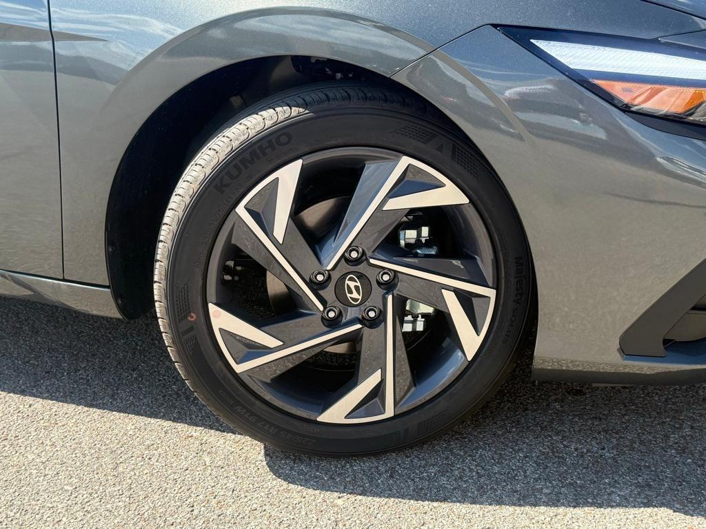 new 2025 Hyundai Elantra car, priced at $23,686