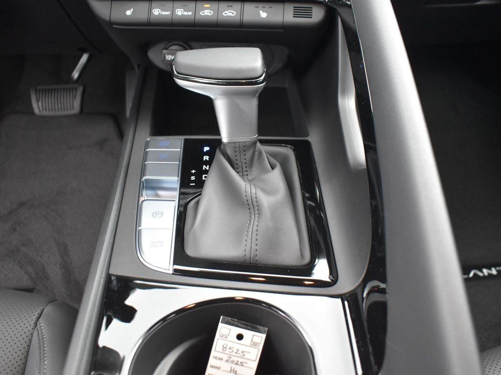 new 2025 Hyundai Elantra car, priced at $29,045