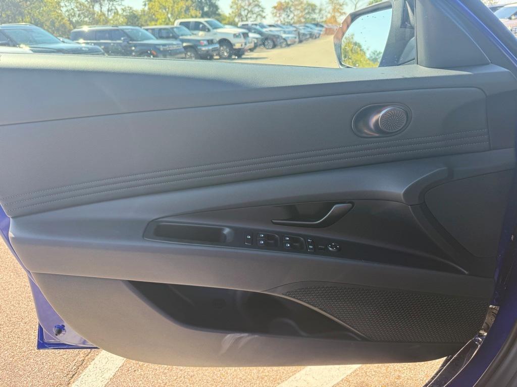 new 2025 Hyundai Elantra car, priced at $23,686