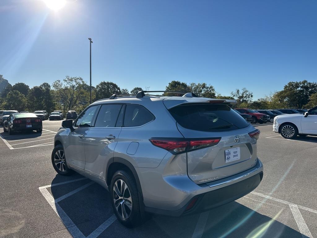 used 2022 Toyota Highlander car, priced at $30,895