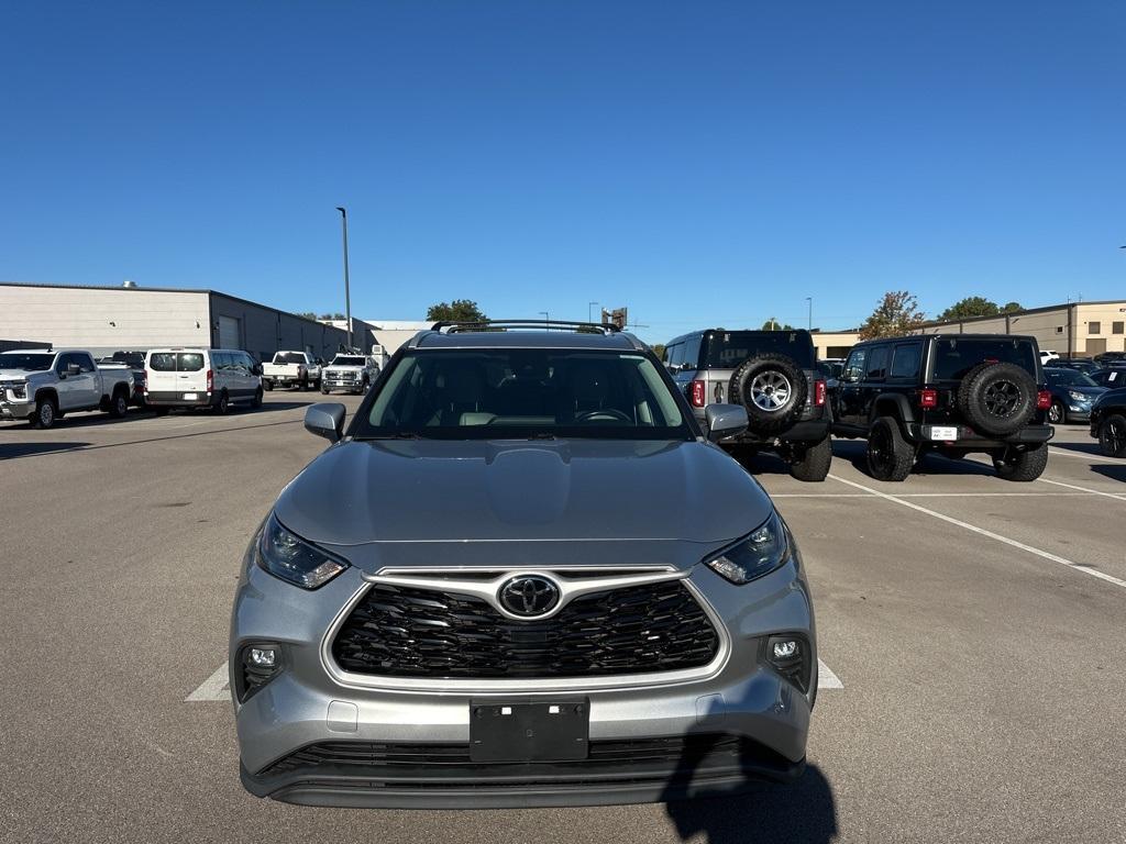 used 2022 Toyota Highlander car, priced at $30,895