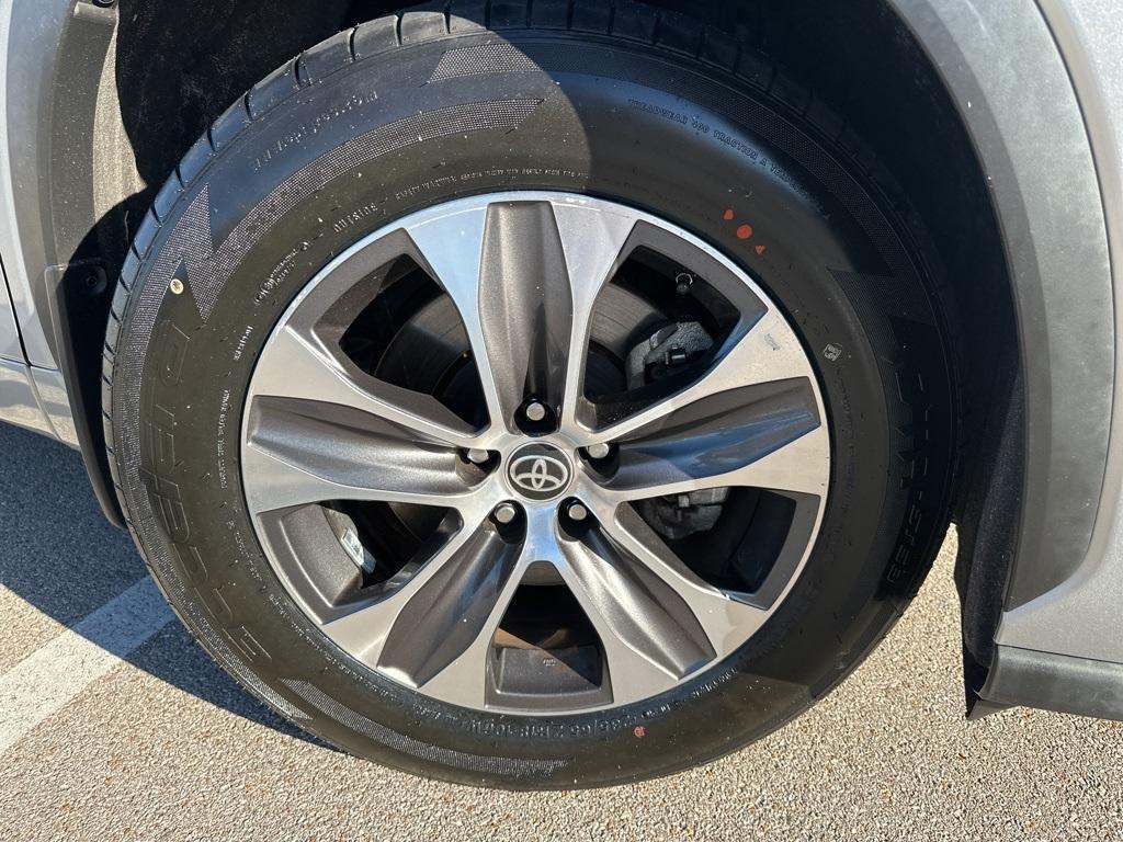 used 2022 Toyota Highlander car, priced at $30,895