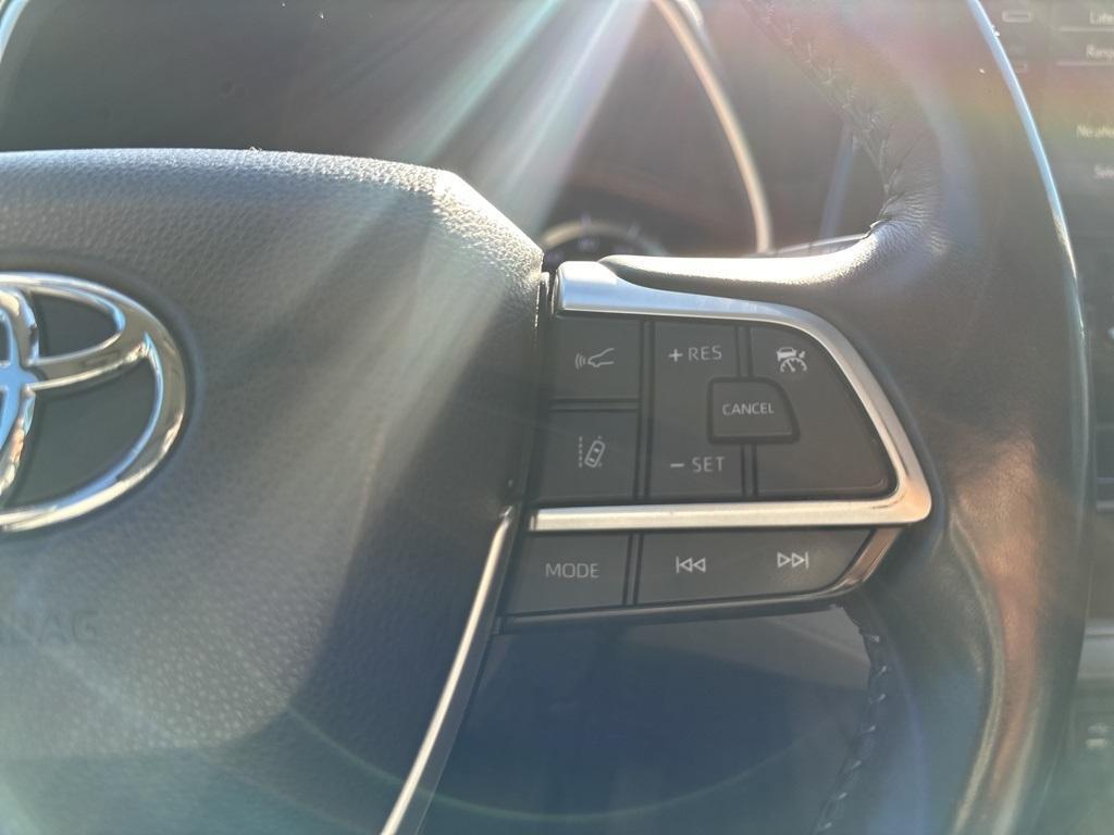 used 2022 Toyota Highlander car, priced at $30,895