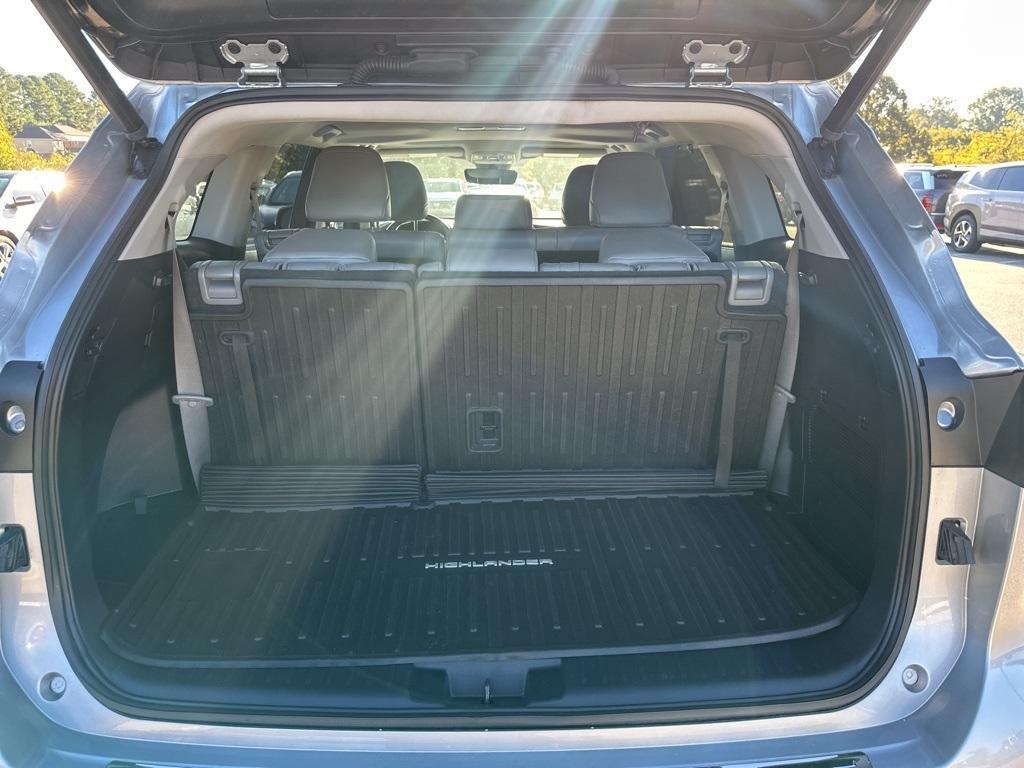 used 2022 Toyota Highlander car, priced at $30,895