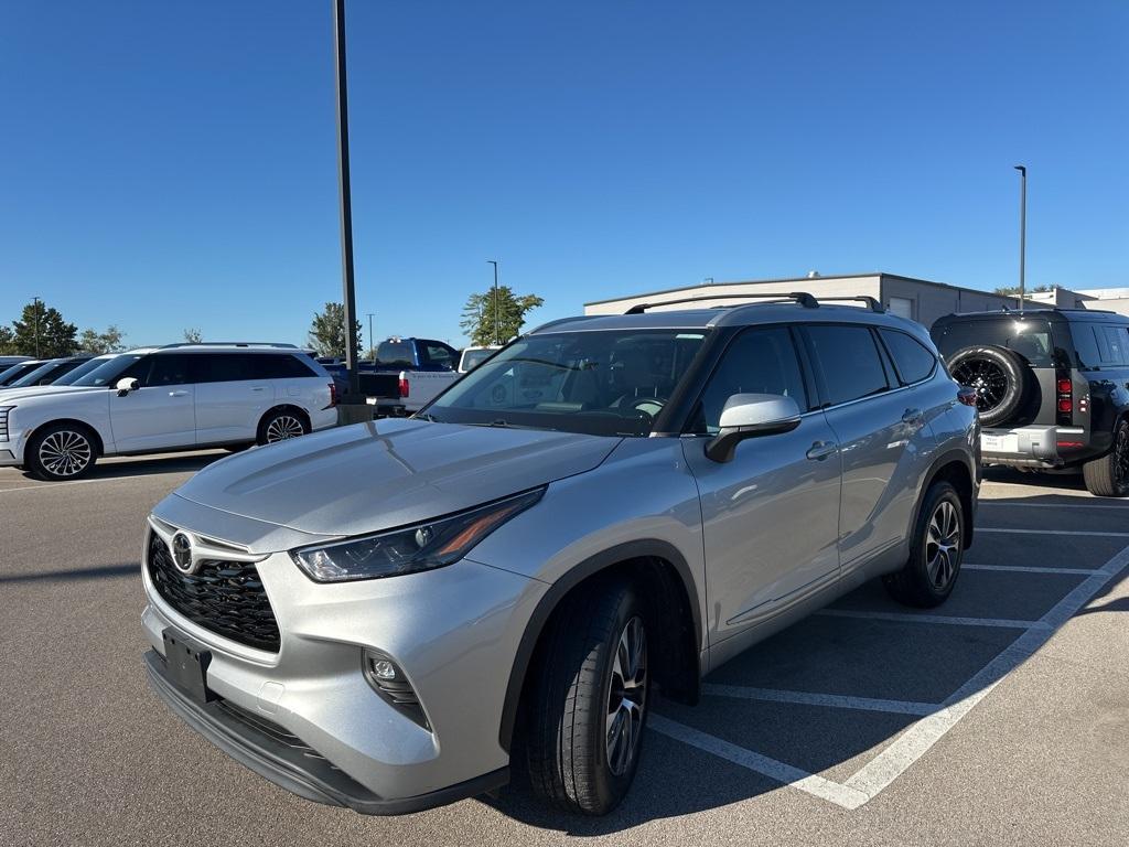 used 2022 Toyota Highlander car, priced at $30,895
