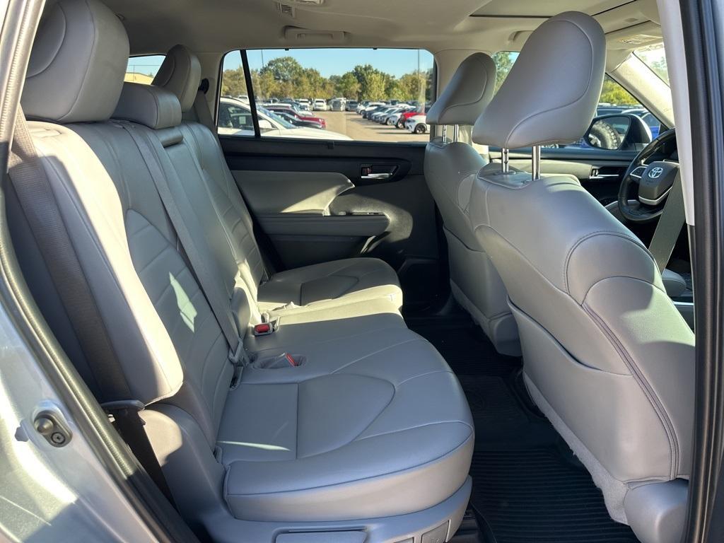 used 2022 Toyota Highlander car, priced at $30,895