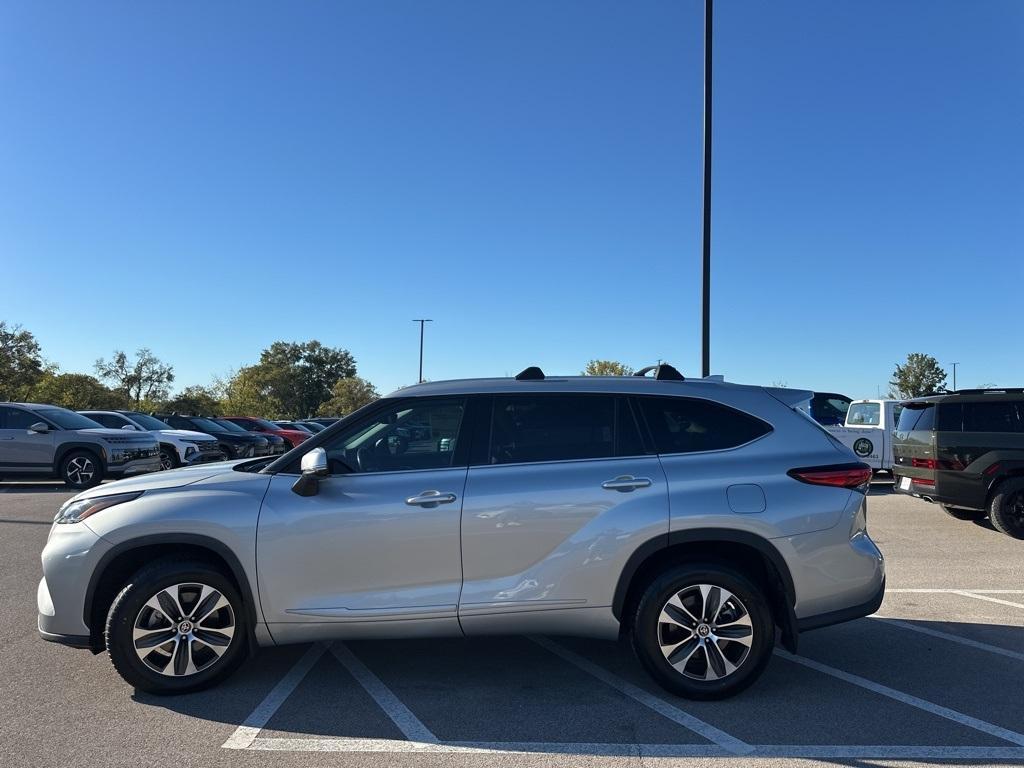 used 2022 Toyota Highlander car, priced at $30,895