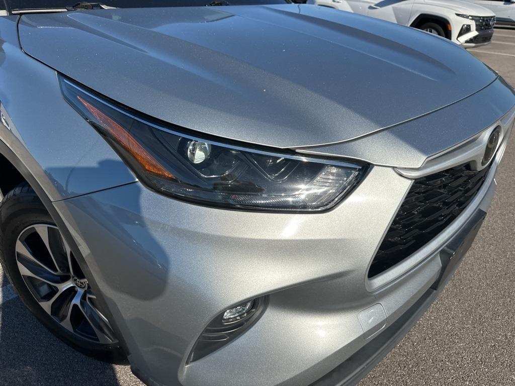 used 2022 Toyota Highlander car, priced at $30,895