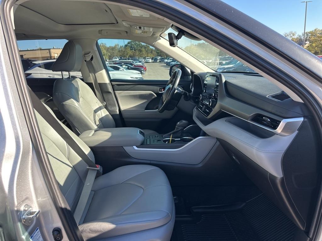 used 2022 Toyota Highlander car, priced at $30,895