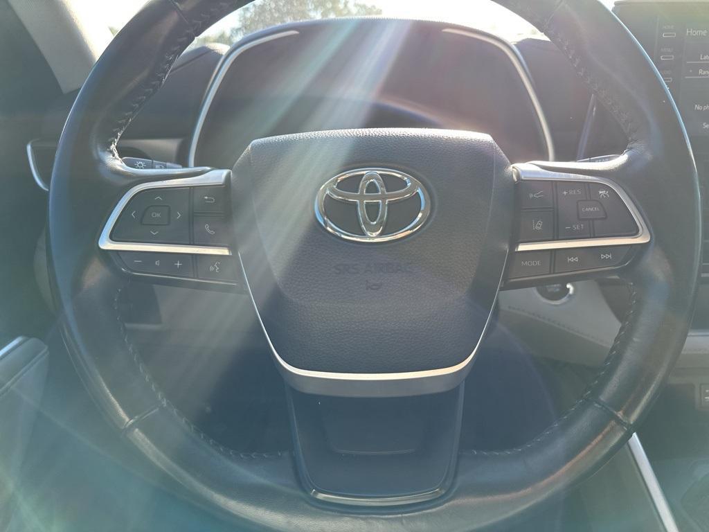 used 2022 Toyota Highlander car, priced at $30,895
