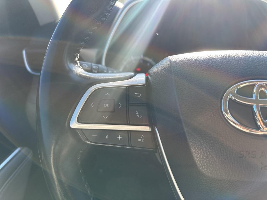used 2022 Toyota Highlander car, priced at $30,895