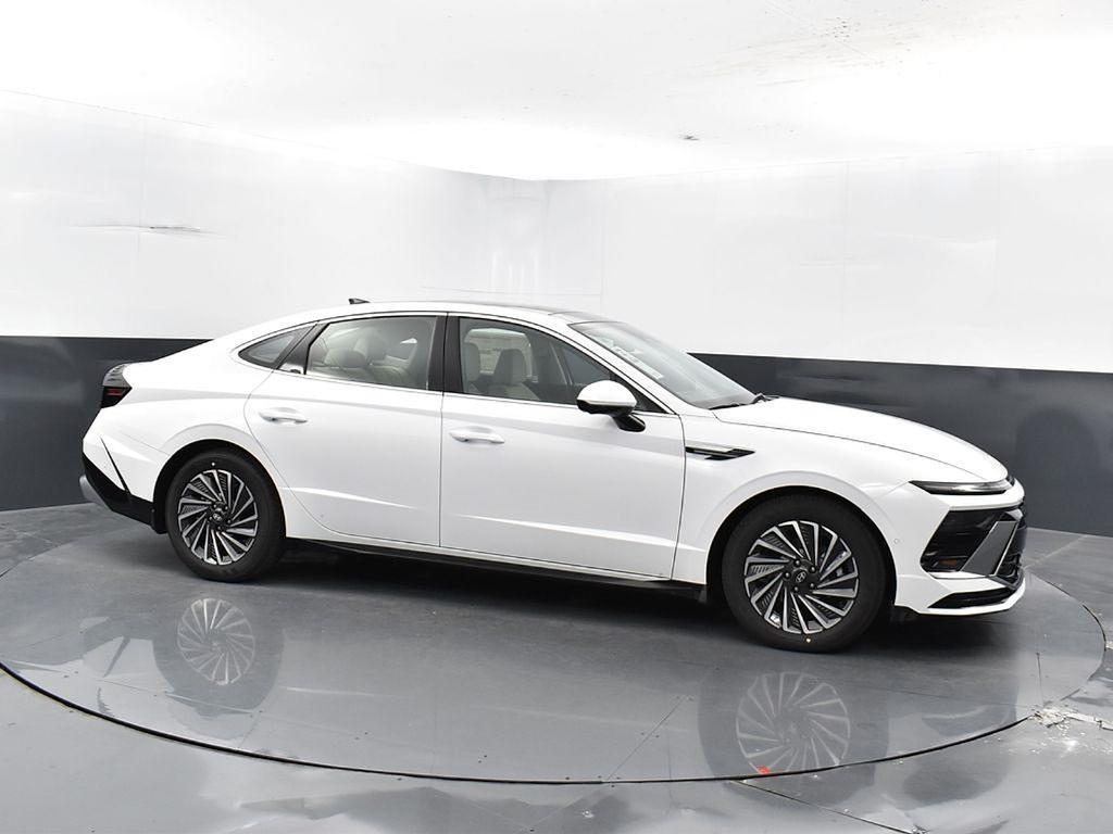 new 2025 Hyundai Sonata Hybrid car, priced at $32,955