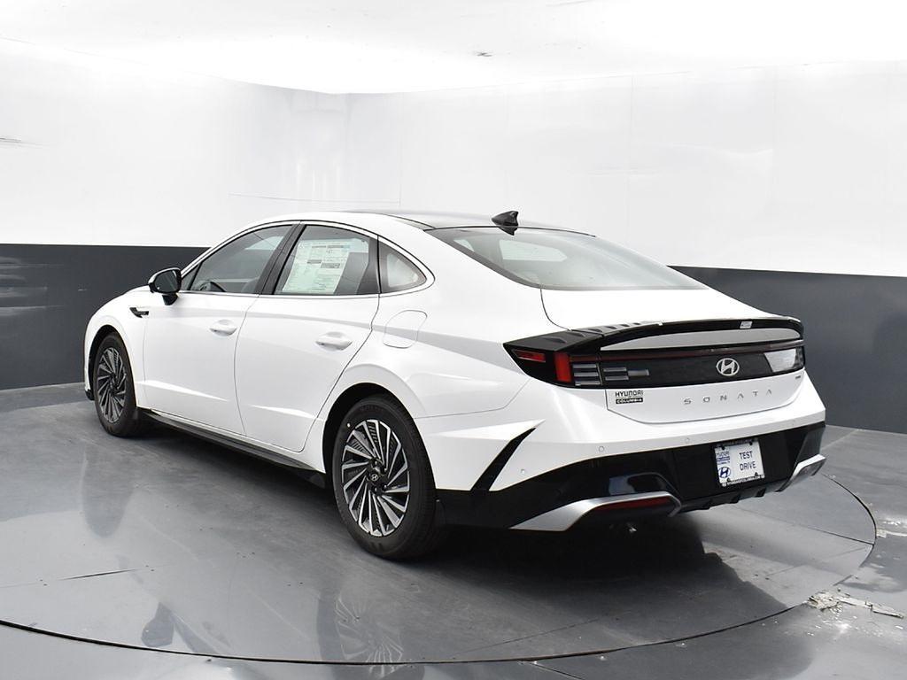 new 2025 Hyundai Sonata Hybrid car, priced at $32,955