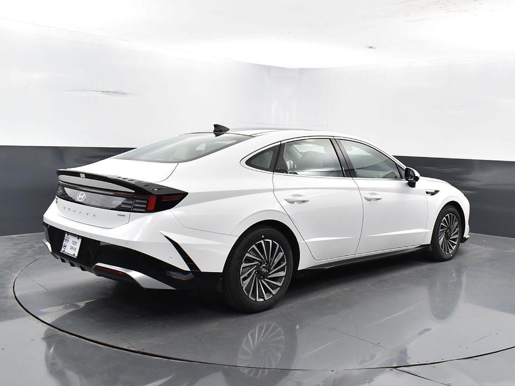 new 2025 Hyundai Sonata Hybrid car, priced at $32,955