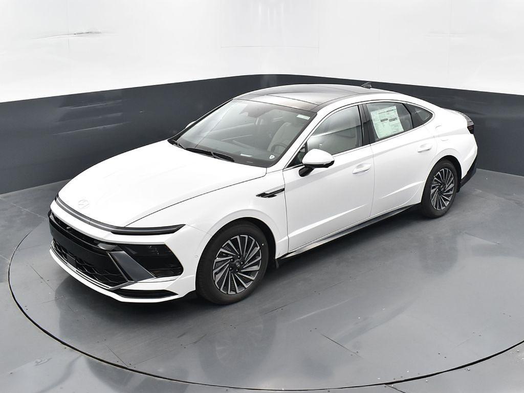 new 2025 Hyundai Sonata Hybrid car, priced at $32,955