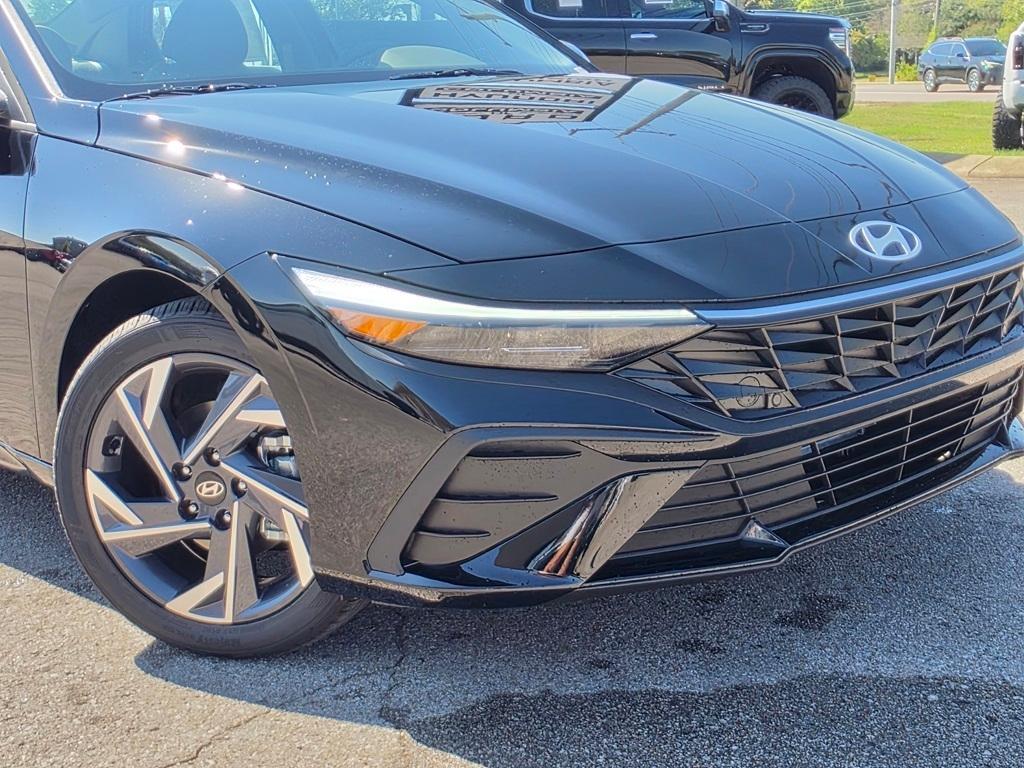 new 2025 Hyundai Elantra car, priced at $23,686